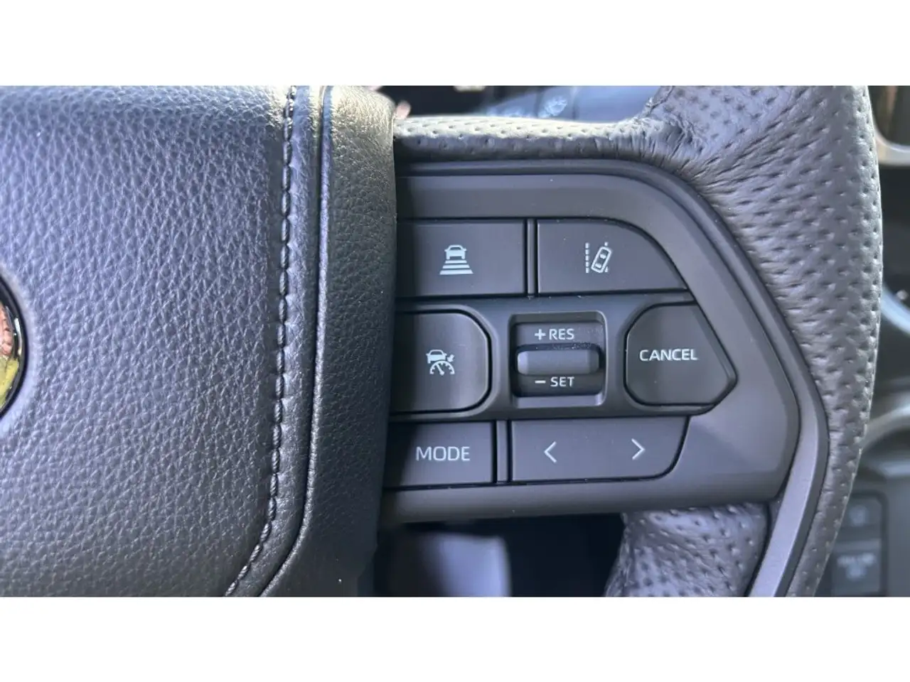 Toyota Tundra снимка Toyota Tundra