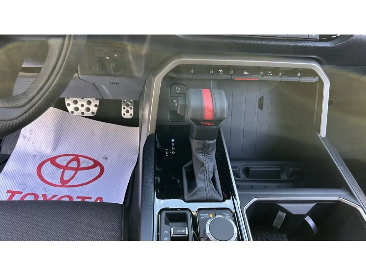 Toyota Tundra снимка Toyota Tundra