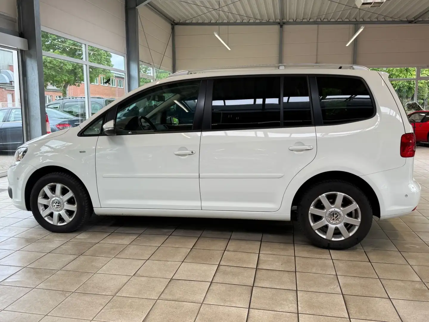 Volkswagen Touran 1.6 TDI Cup/7-Sitzer/AHK/Park Assist Wit - 2