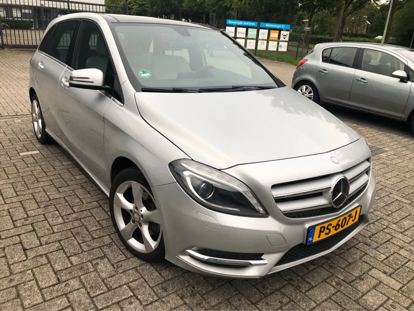 Mercedes-Benz B 180 Ambition*AUTOM***1000 € KORTING !! Grijs - 1