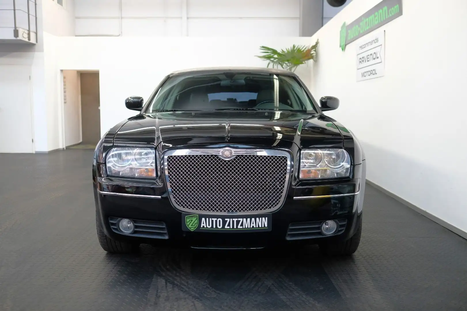 Chrysler 300C Stretch Limousine 120 Krystal Coach Schwarz - 2