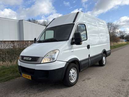 Iveco Daily 35S13 300 / L2H2 / 3500 KG TREKGEWICHT / 176dkm!