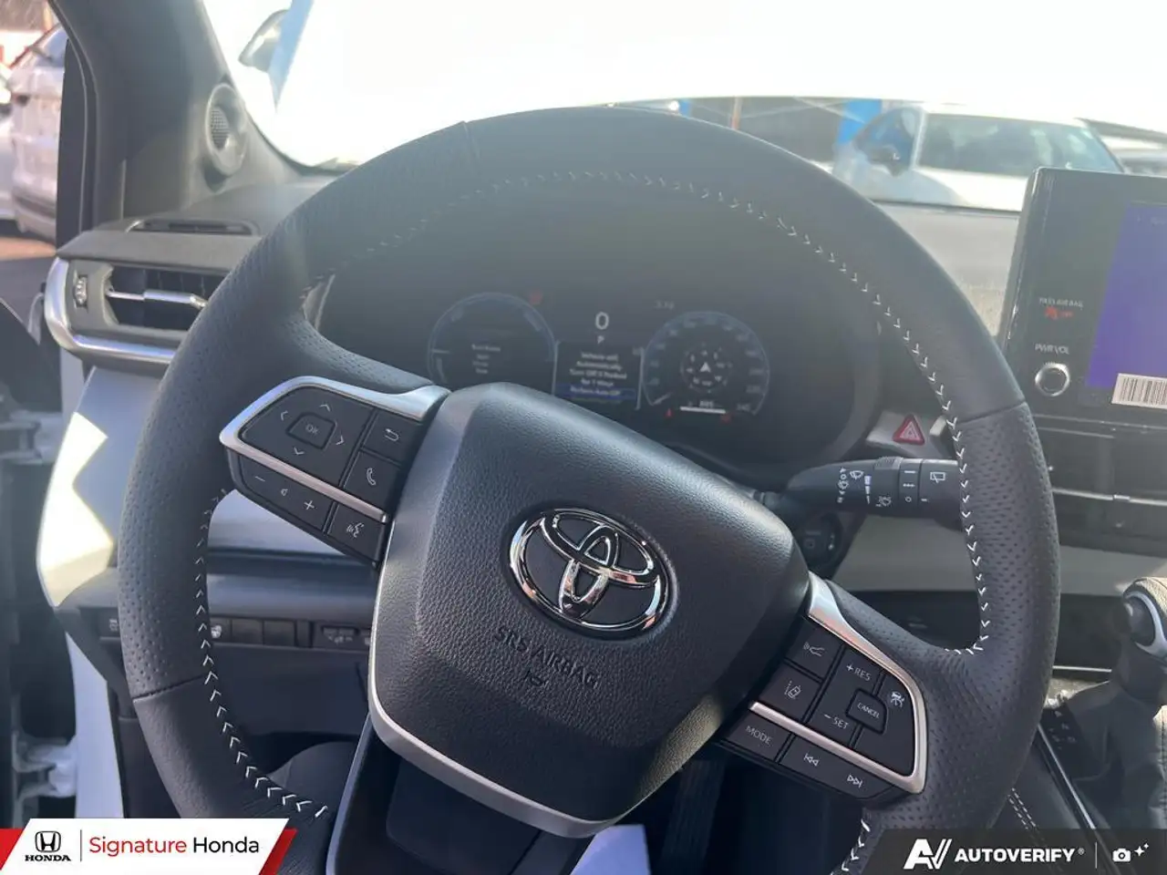 Toyota Sienna снимка Toyota Sienna