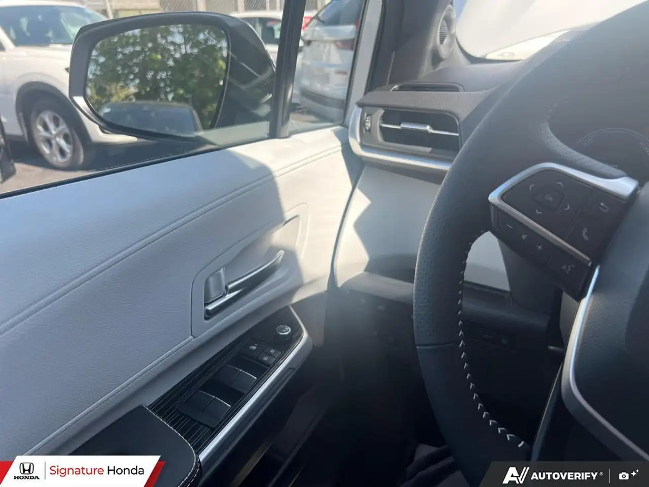 Toyota Sienna снимка Toyota Sienna