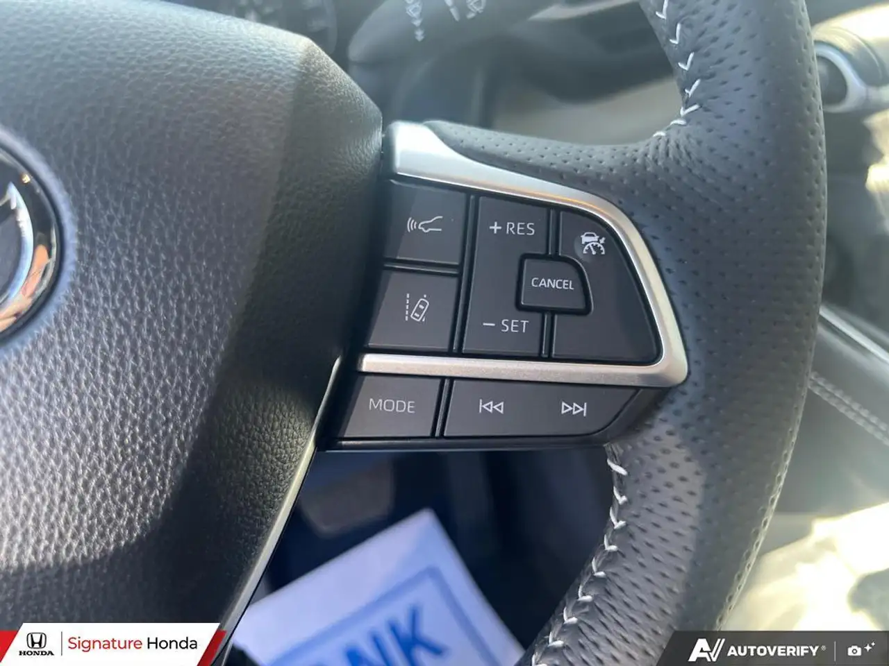Toyota Sienna снимка Toyota Sienna