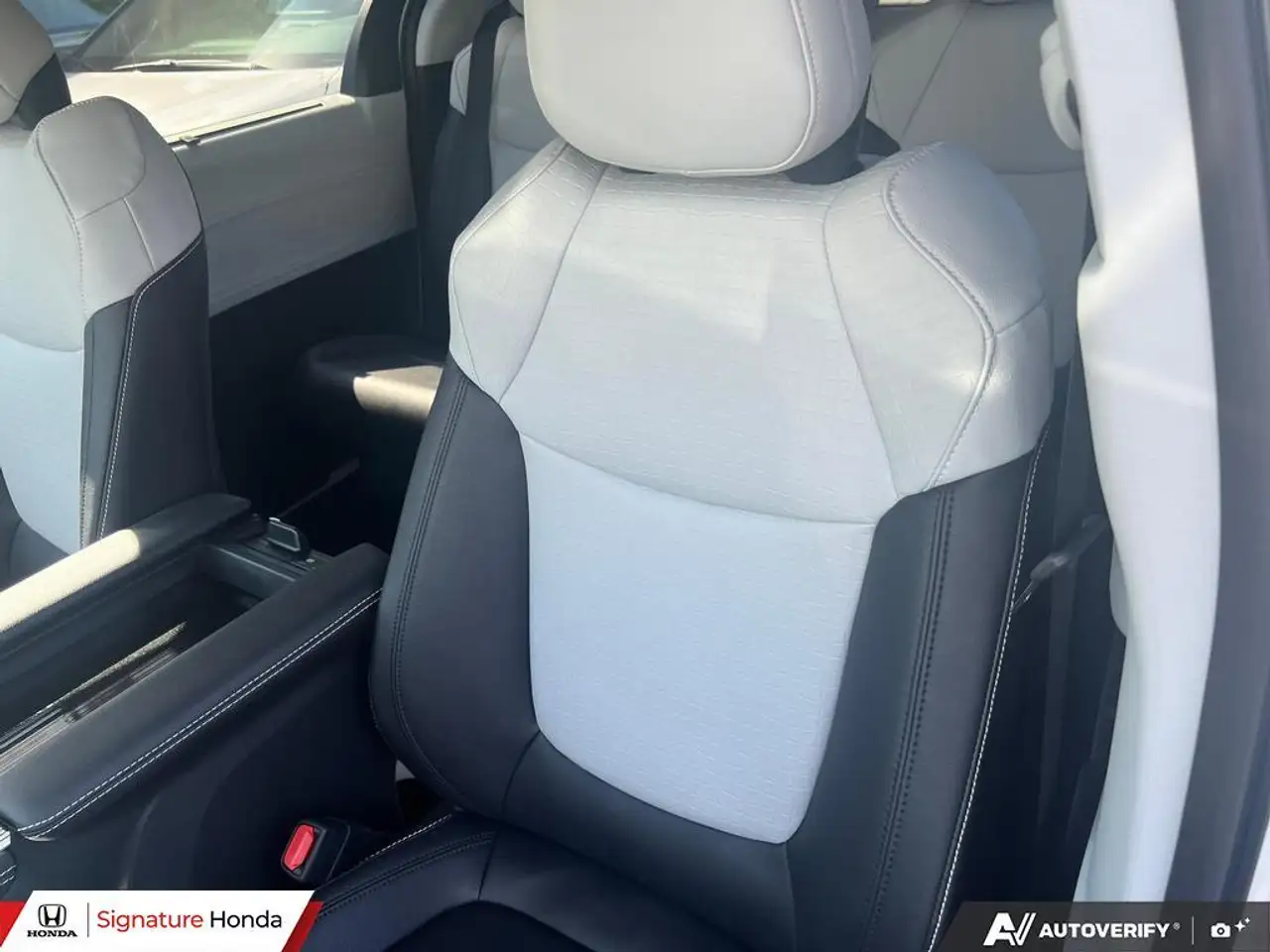 Toyota Sienna снимка Toyota Sienna