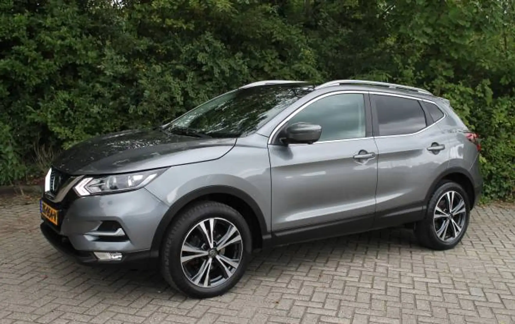 Nissan Qashqai 1.3 DIG-T 140pk N-Connecta Gris - 1