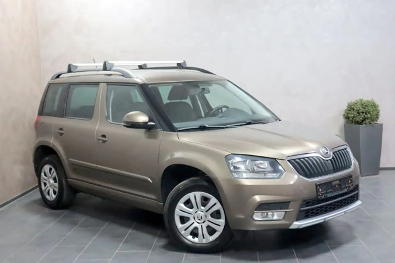 Skoda Yeti 2.0 TDI Cool Edition AHK NAVI SHZ PDC TEMP Braun - 2