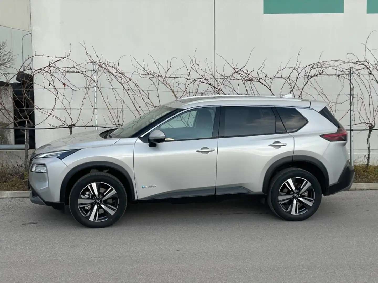 Nissan X-Trail e-Power 1.5 213PS 4WD N-Connecta Safety+ Silber - 2
