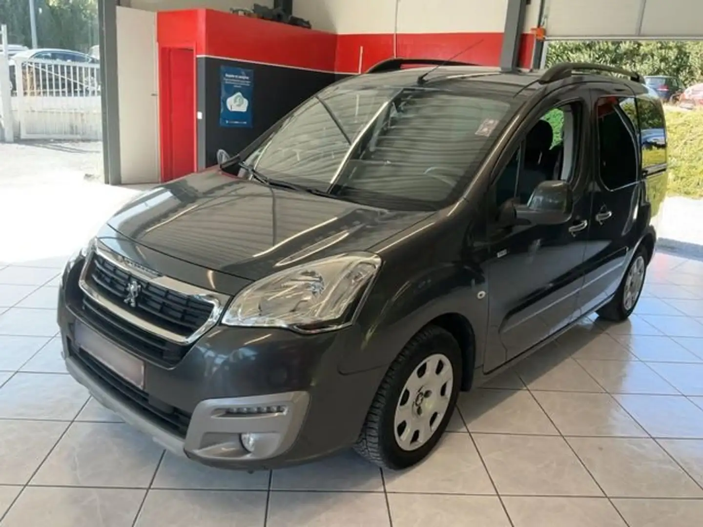 Peugeot Partner Tepee 1.6BlueHDI Active 100 Gris - 1
