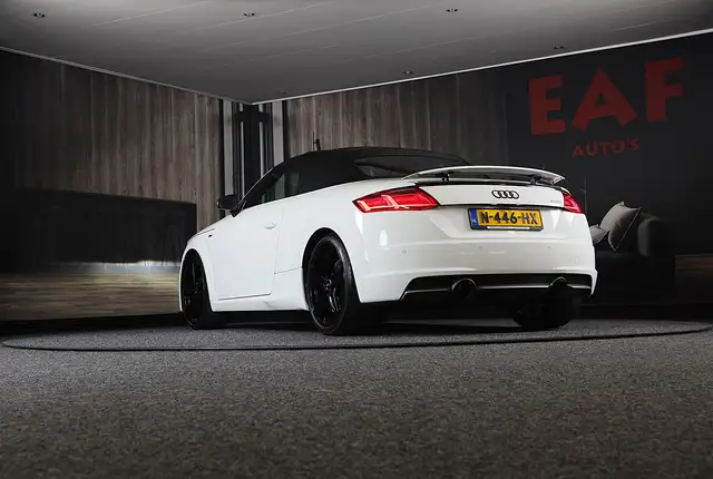 Audi TT view 3