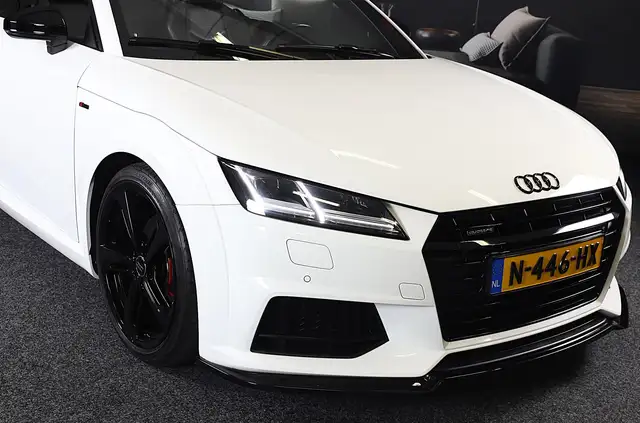 Audi TT view 24