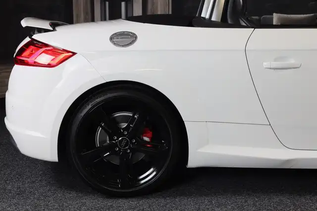 Audi TT view 30