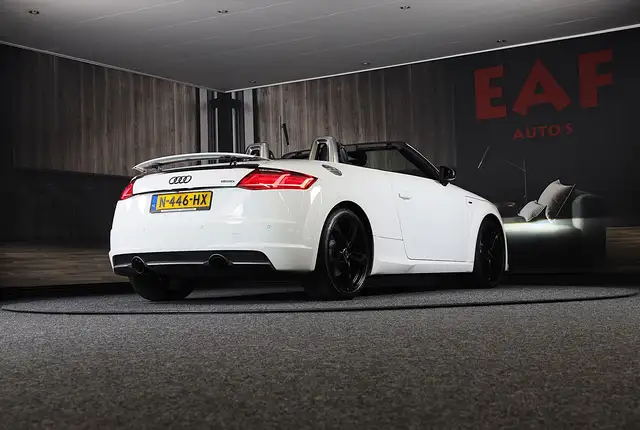 Audi TT view 25