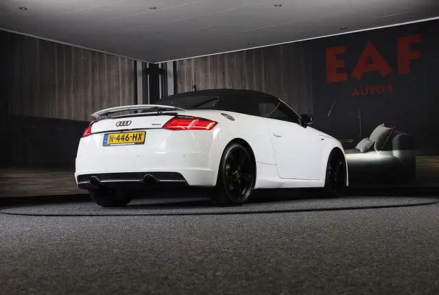 Audi TT view 5