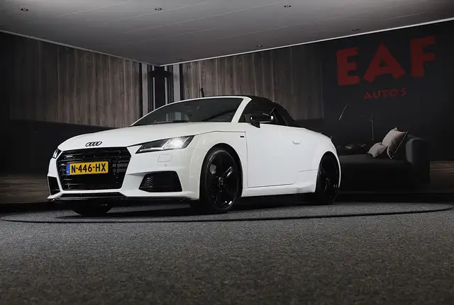 Audi TT view 21