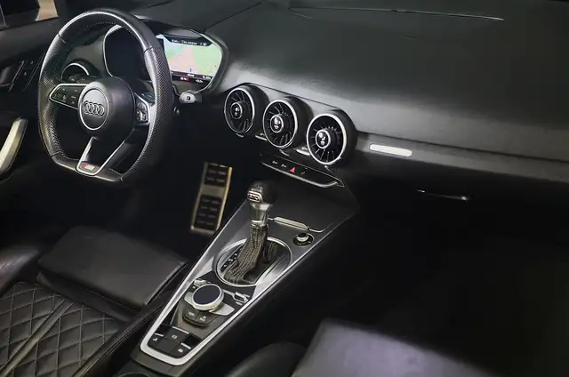 Audi TT view 6