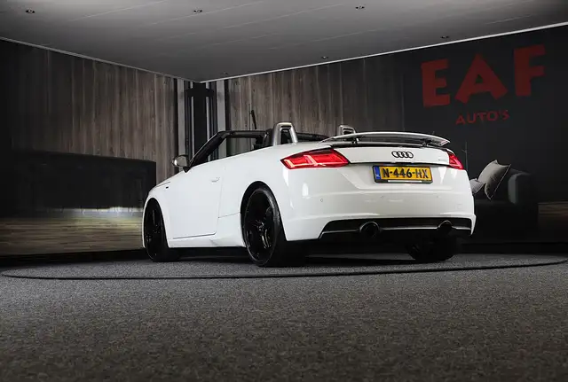 Audi TT view 23