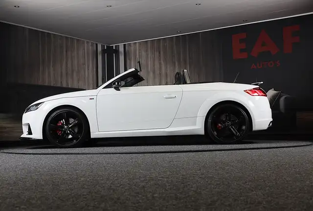Audi TT view 22