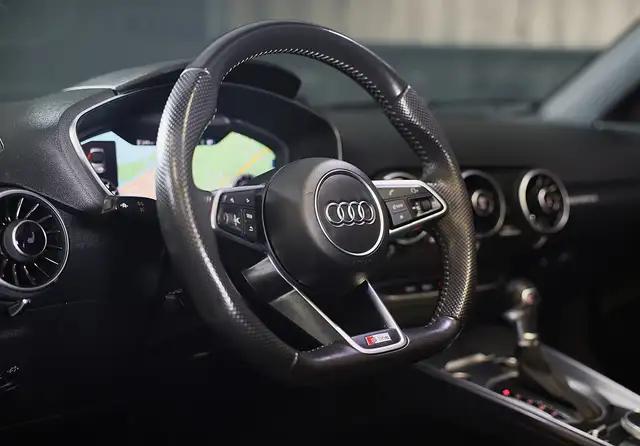 Audi TT view 7