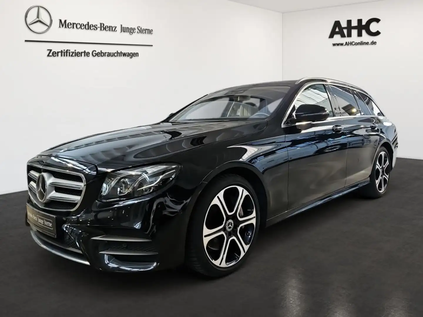 Mercedes-Benz E 400 d T 4M AMG Pano Airmatic Massage Burmester Schwarz - 1