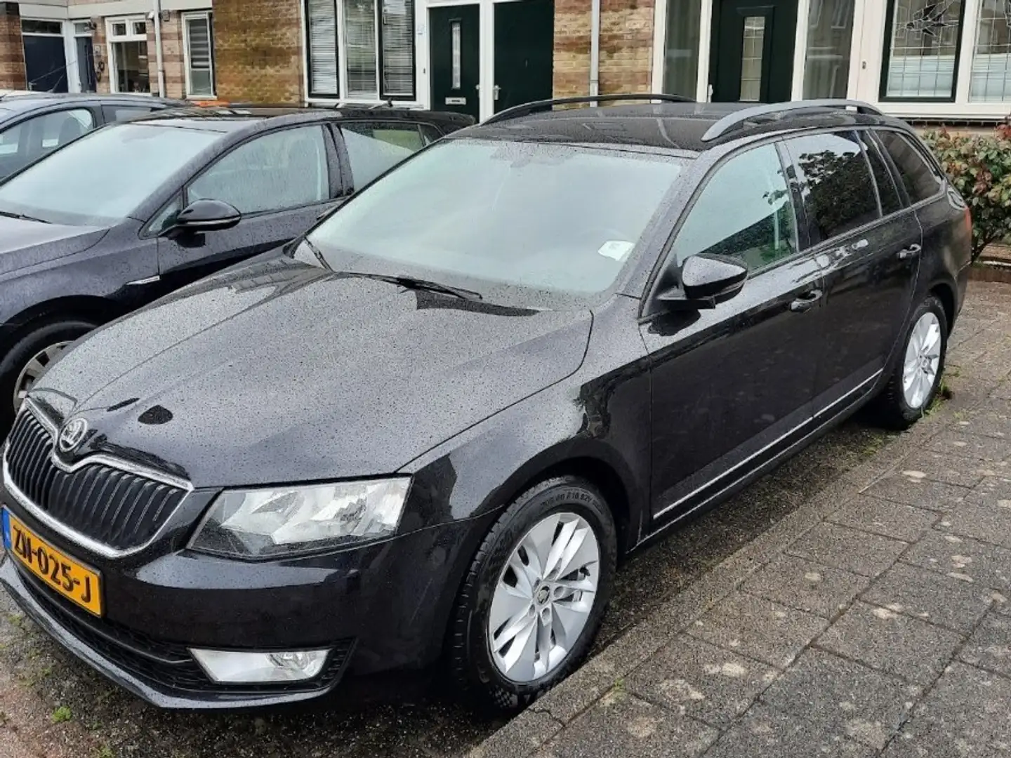 Skoda Octavia 1.2 TSI Grt Amb Bns Zwart - 1