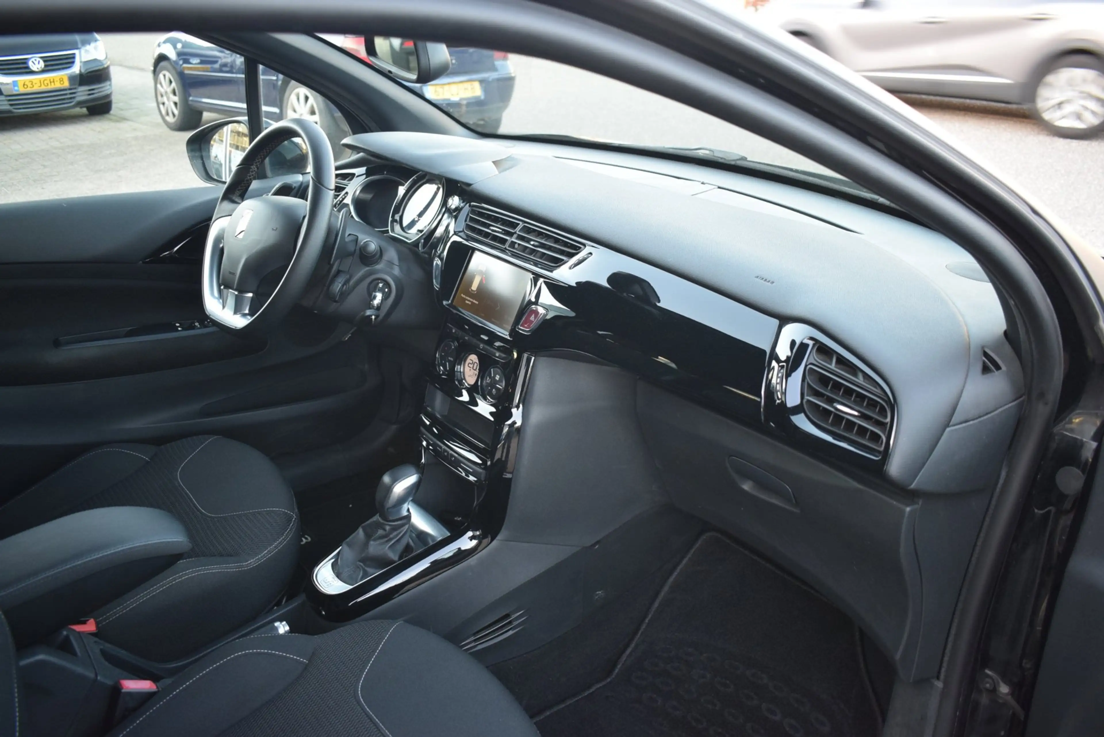 DS Automobiles DS 3 1.2 PureTech So Chic | CLIMATE CONTROL |CRUISE CON — photo 12