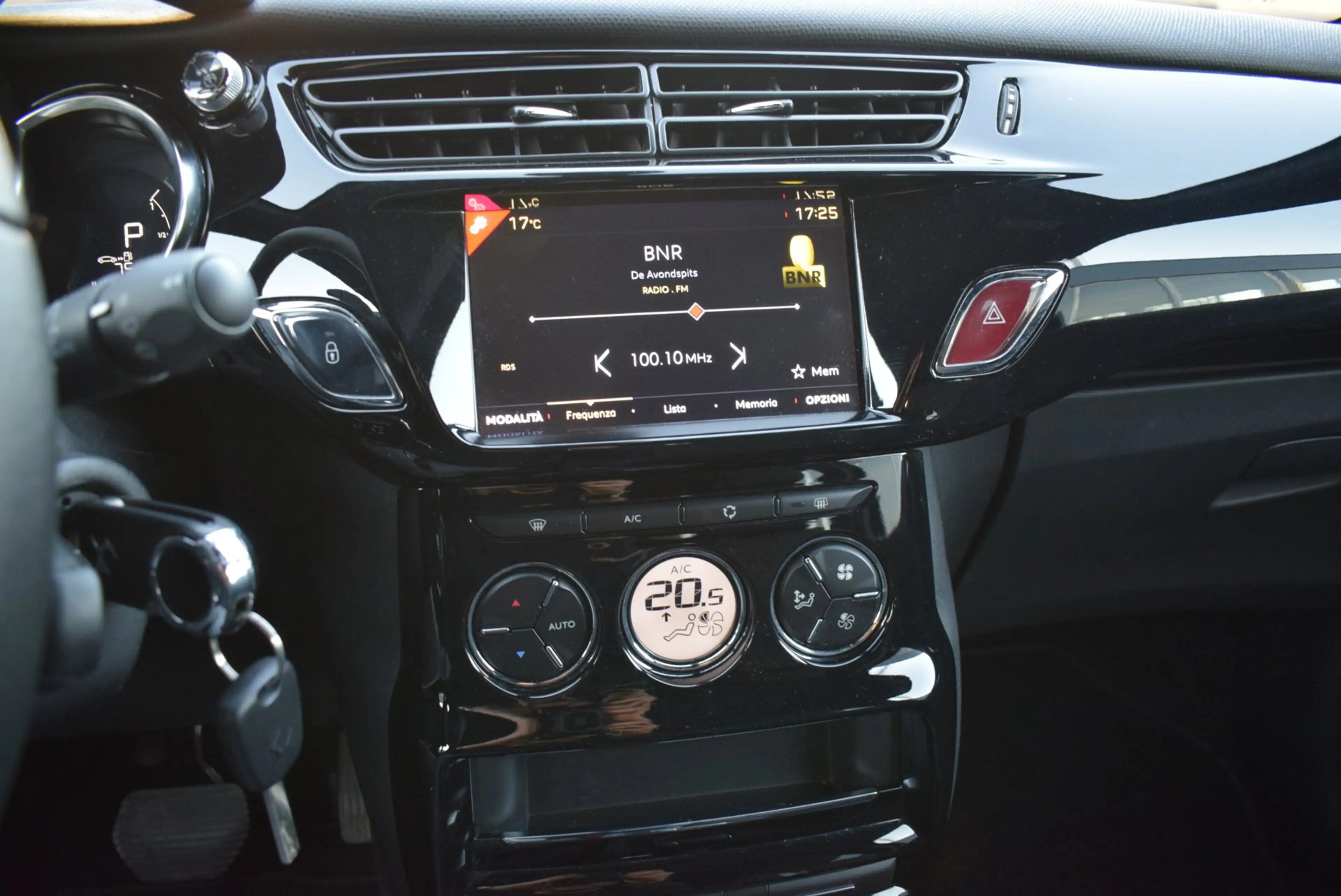 DS Automobiles DS 3 1.2 PureTech So Chic | CLIMATE CONTROL |CRUISE CON — photo 15