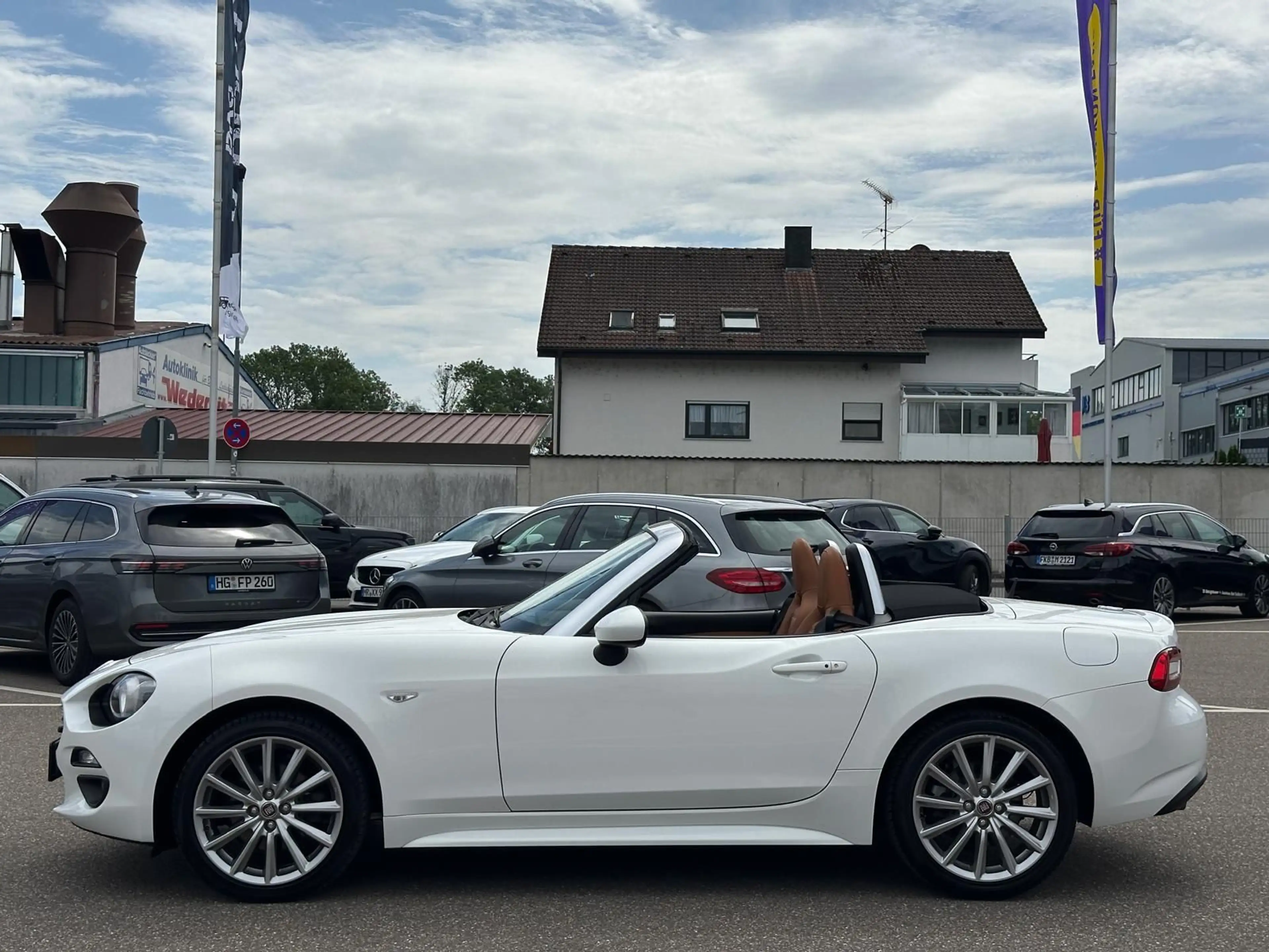 Fiat 124 Spider Lusso — photo 3