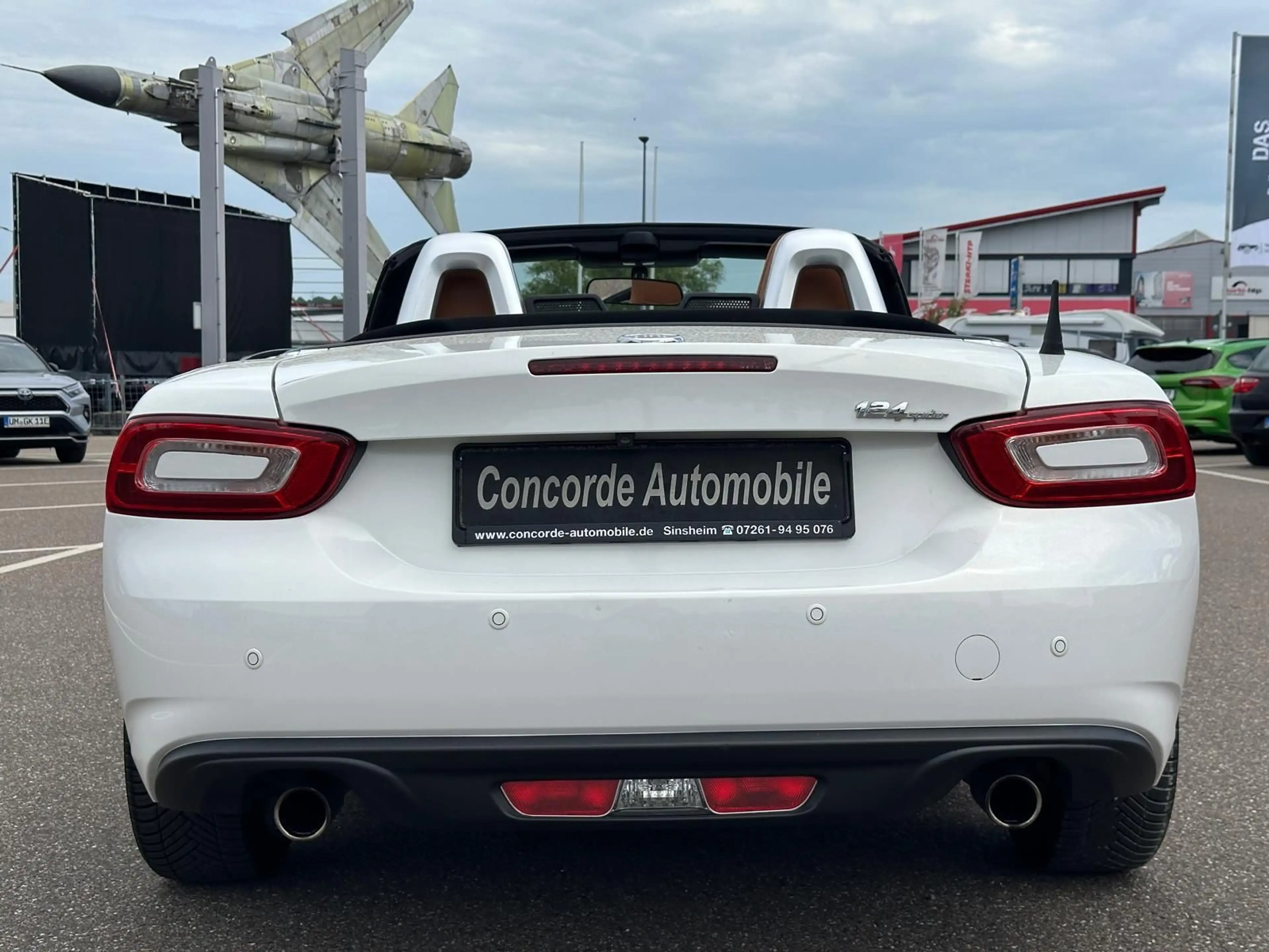 Fiat 124 Spider Lusso — photo 11