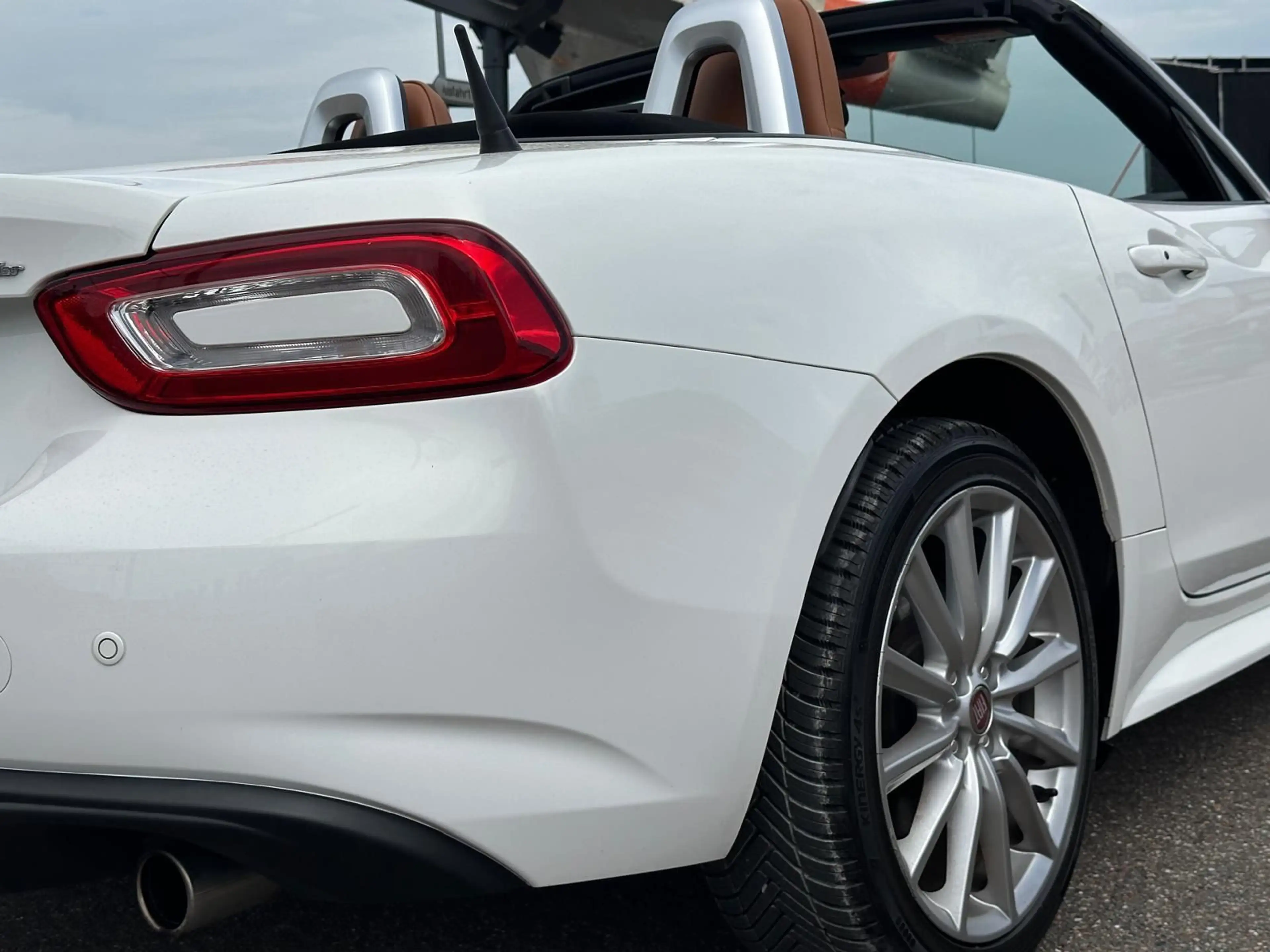 Fiat 124 Spider Lusso — photo 15