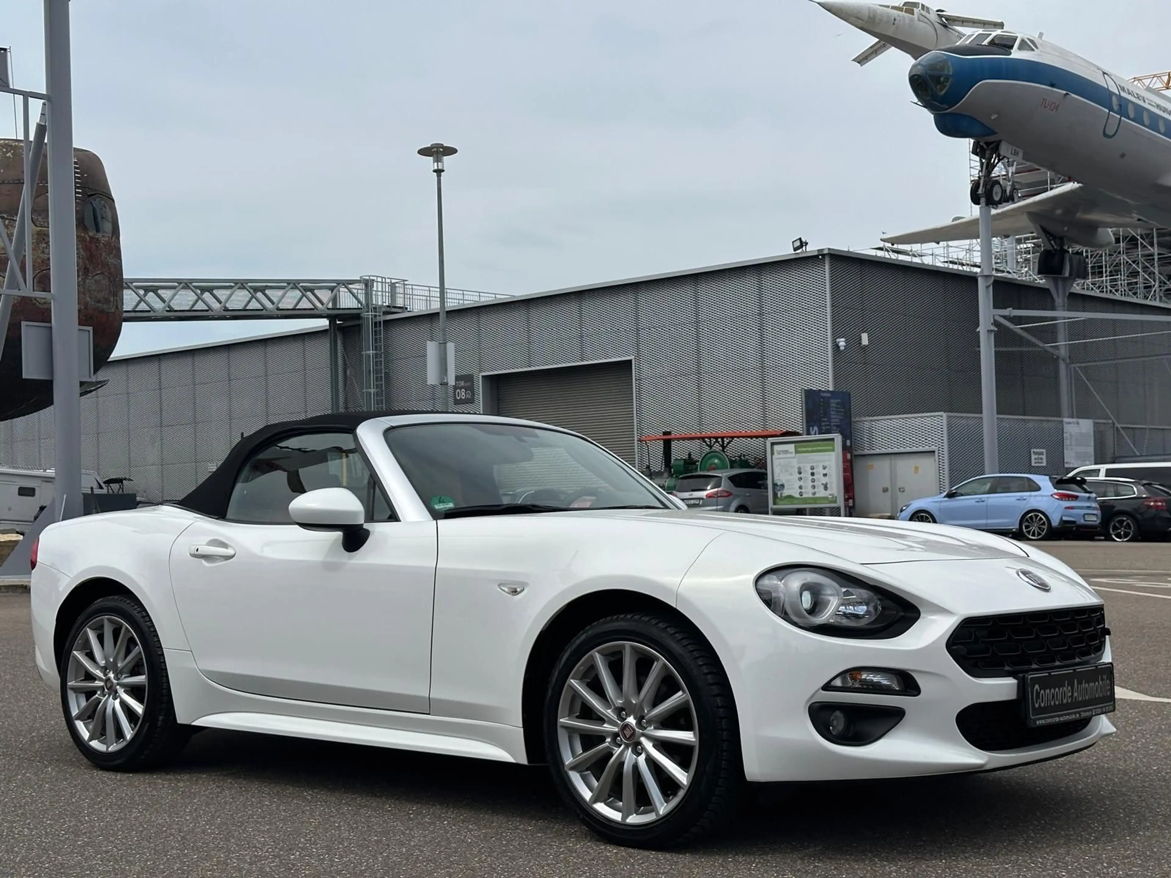Fiat 124 Spider Lusso — photo 5