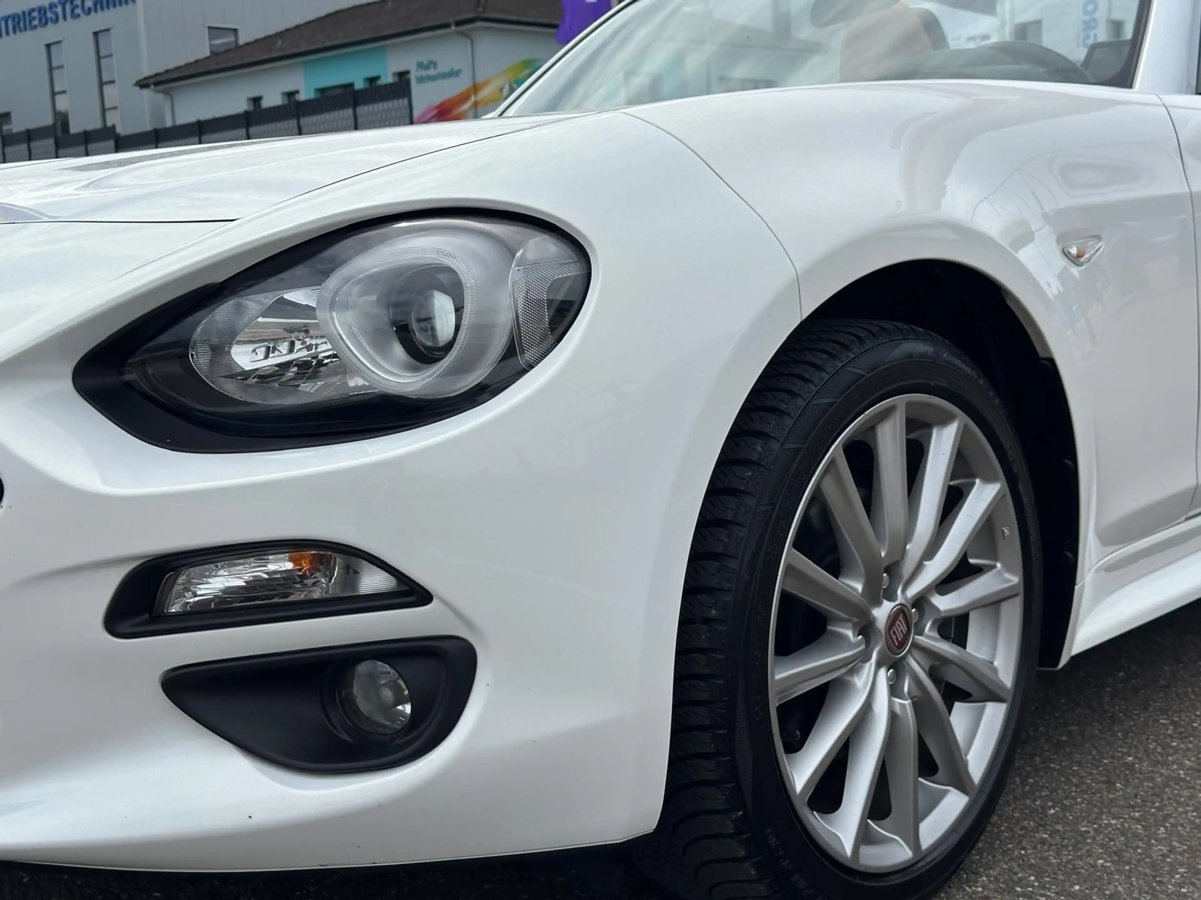 Fiat 124 Spider Lusso — photo 14