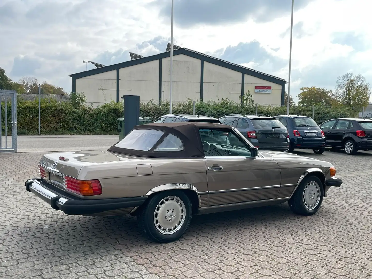 Mercedes-Benz SL 560 R107 Braun - 2