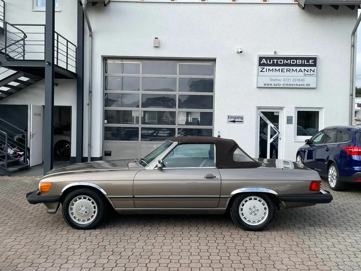 Mercedes-Benz SL 560 R107 Braun - 1