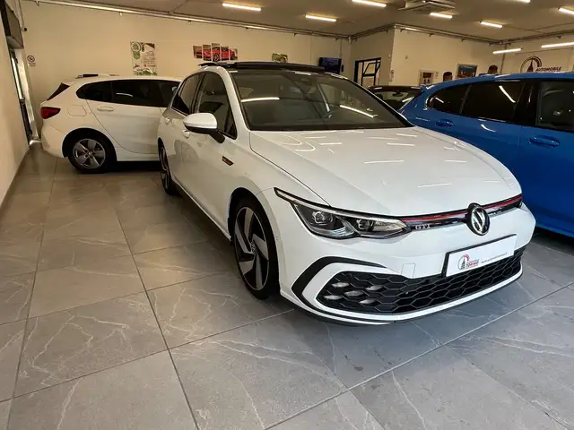 Volkswagen Golf view 3