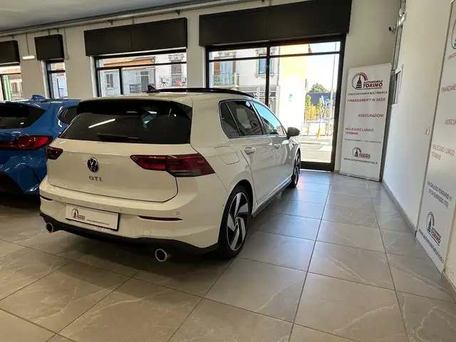 Volkswagen Golf view 4