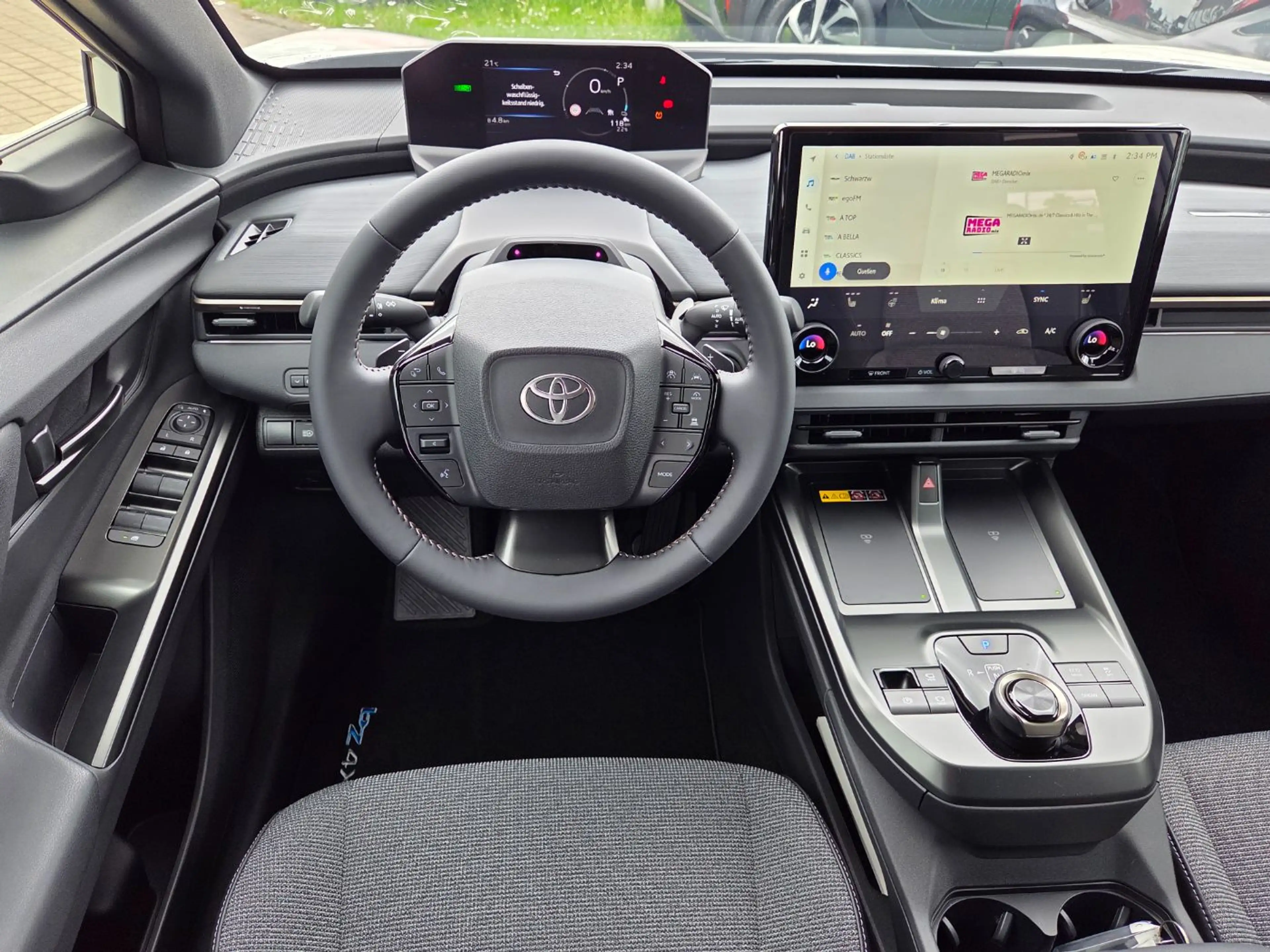 Toyota bZ4X Touring FWD Teamplayer ACC+LED+Navi+SHZ+360 — photo 7