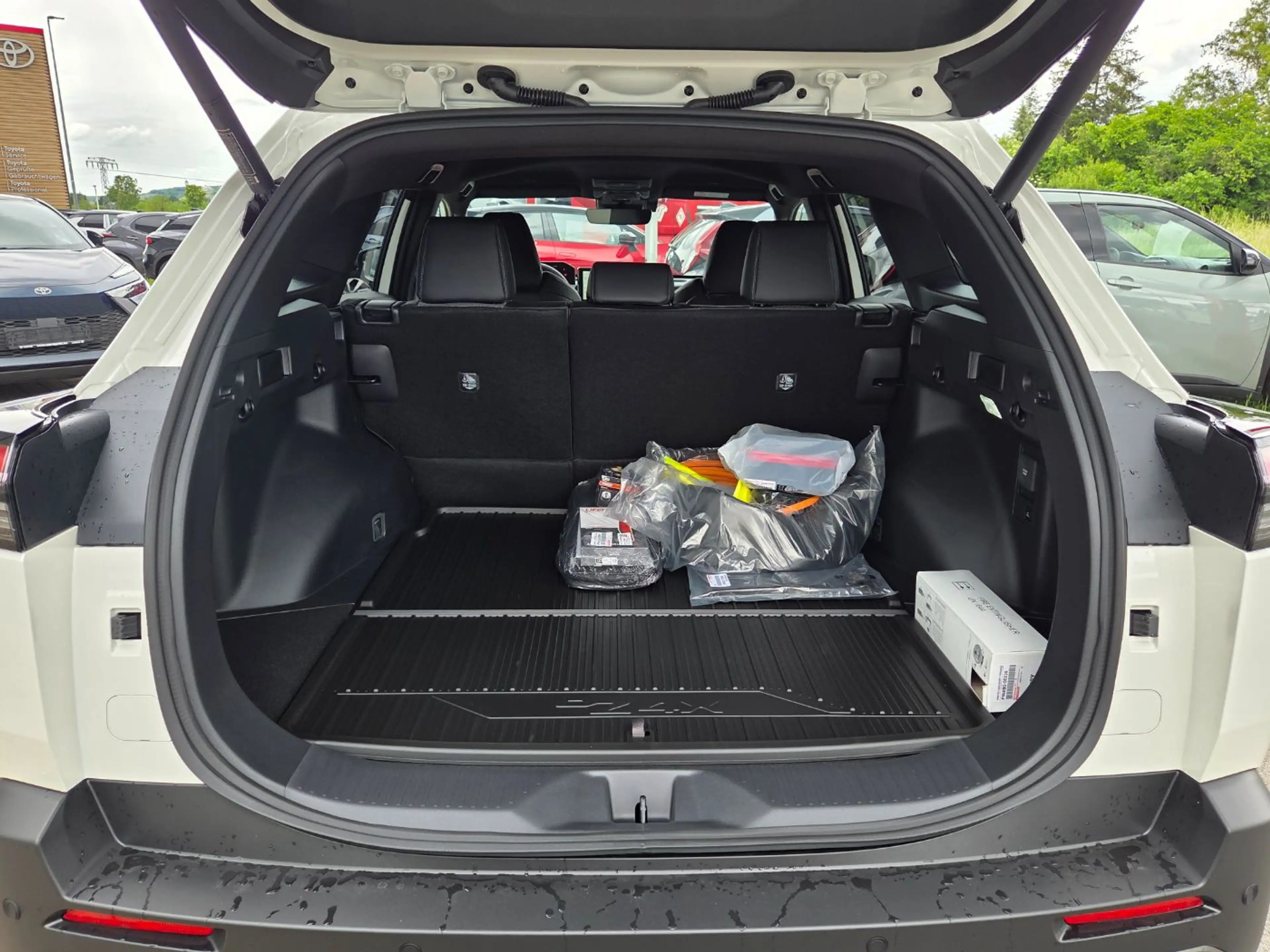 Toyota bZ4X Touring FWD Teamplayer ACC+LED+Navi+SHZ+360 — photo 4