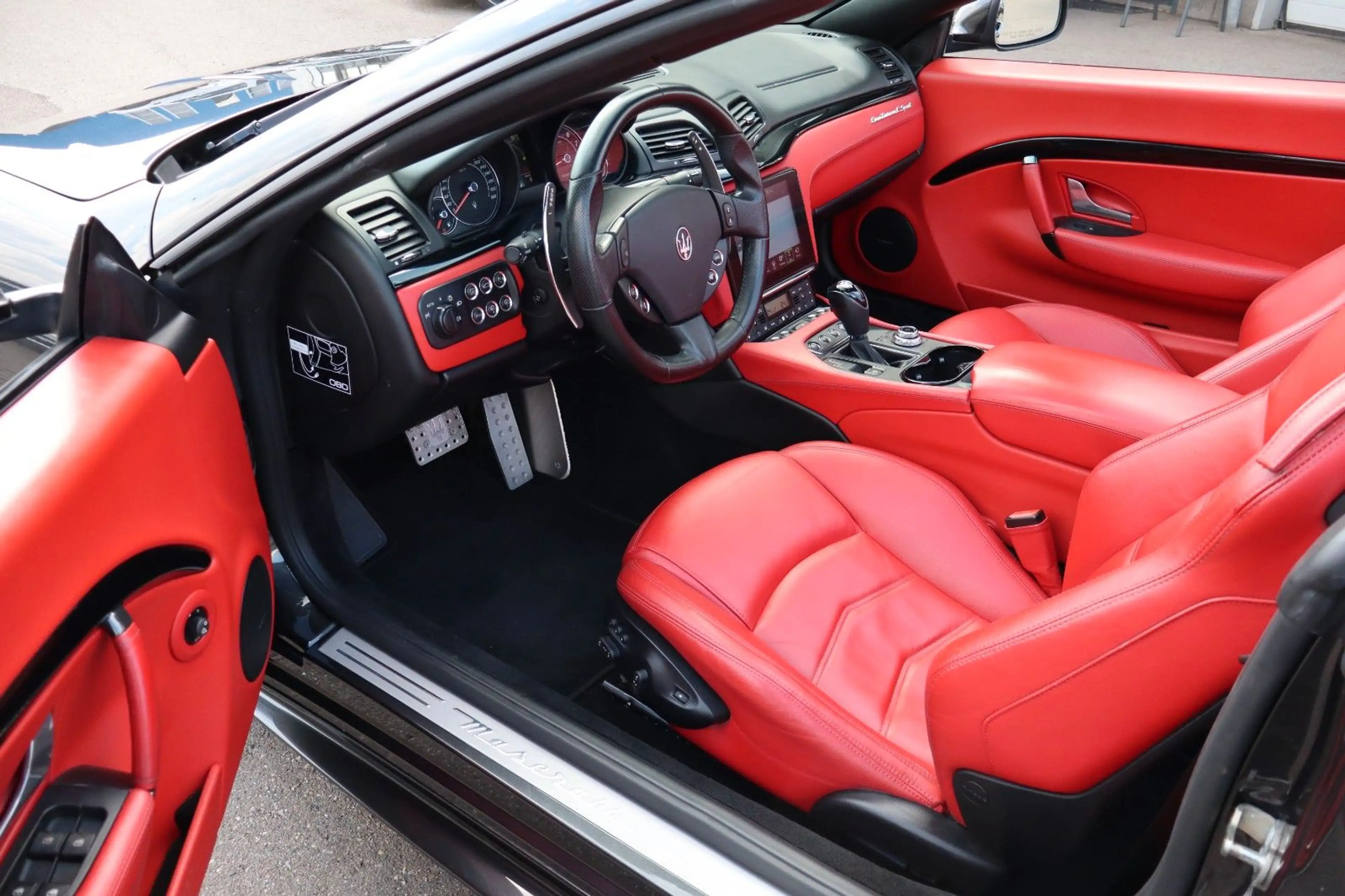 Maserati GranCabrio 4.7 V8 Sport Aut. LederRot_Kamera_LED — photo 15