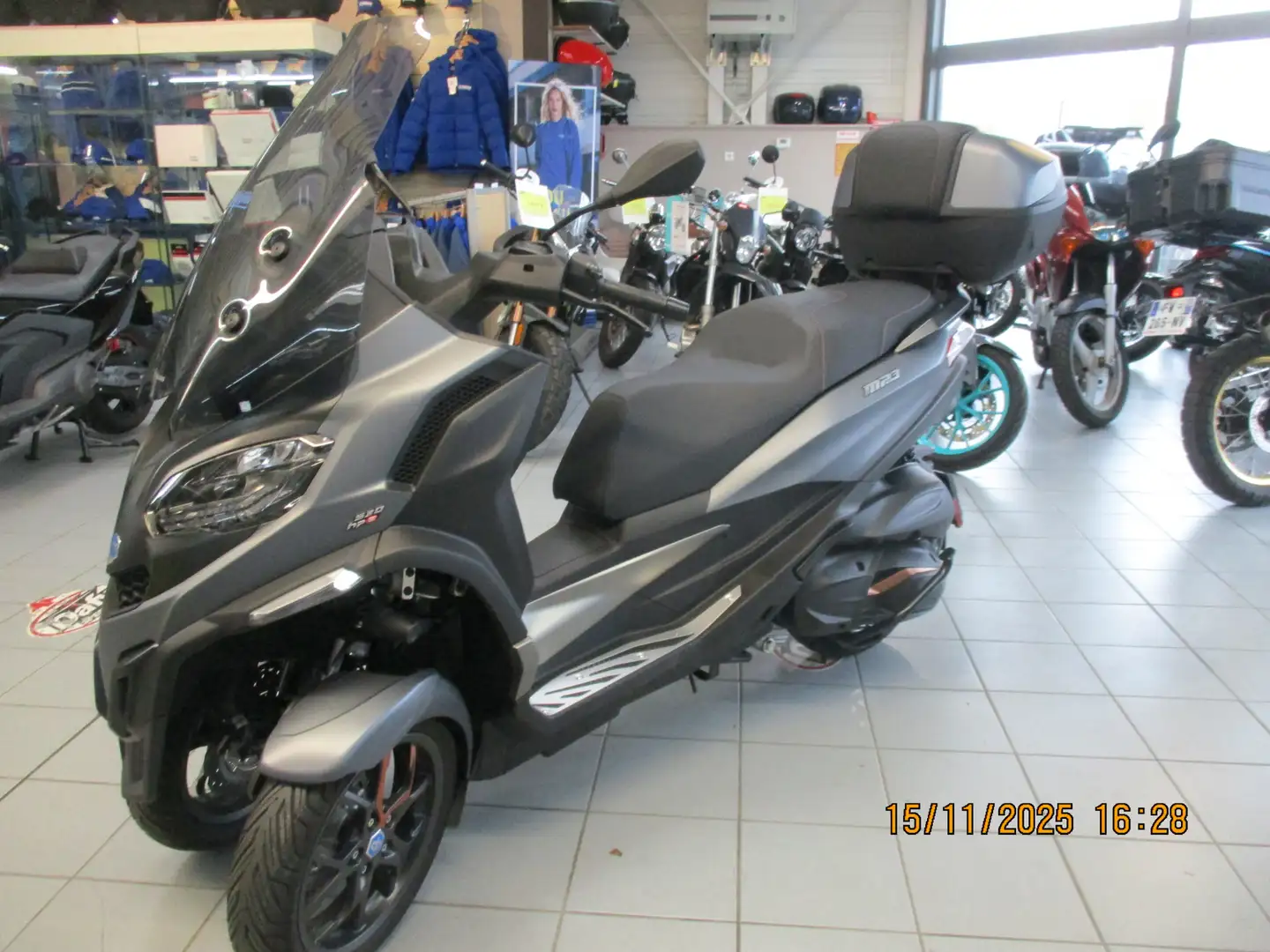 Piaggio MP3 530 Серый - 2