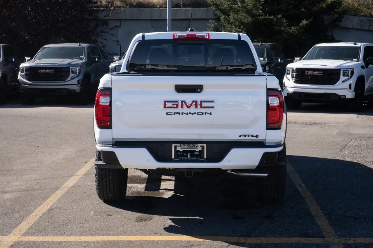GMC Canyon снимка GMC Canyon