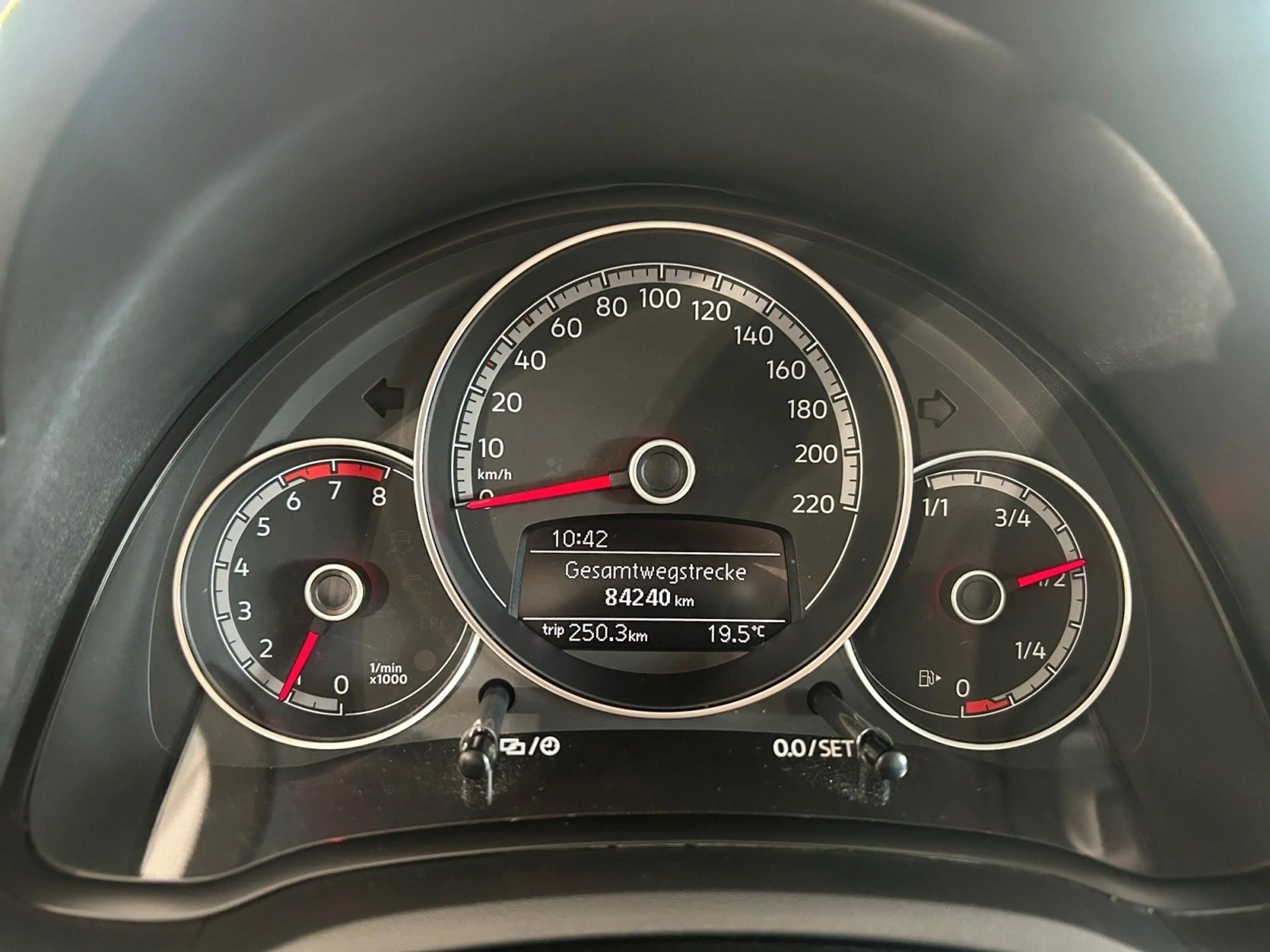 Volkswagen up! move up 1.0 KLIMA KAMERA TEMP PDC — photo 13