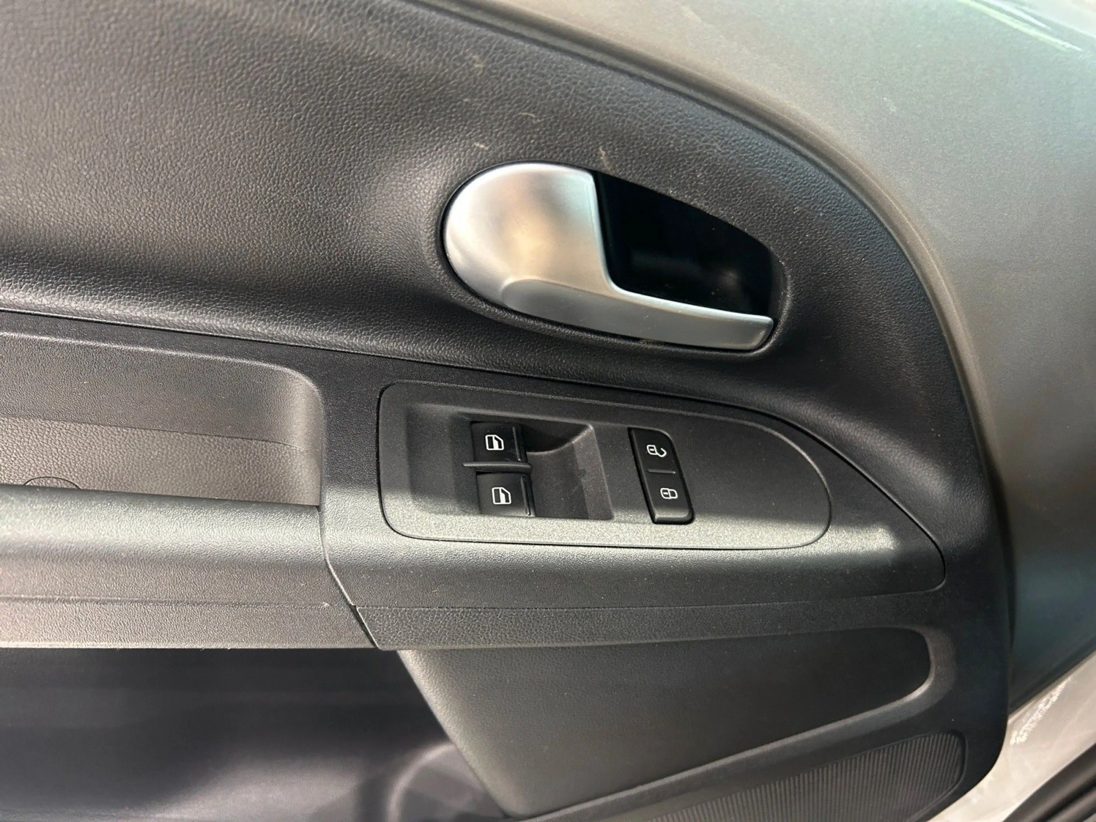 Volkswagen up! move up 1.0 KLIMA KAMERA TEMP PDC — photo 12