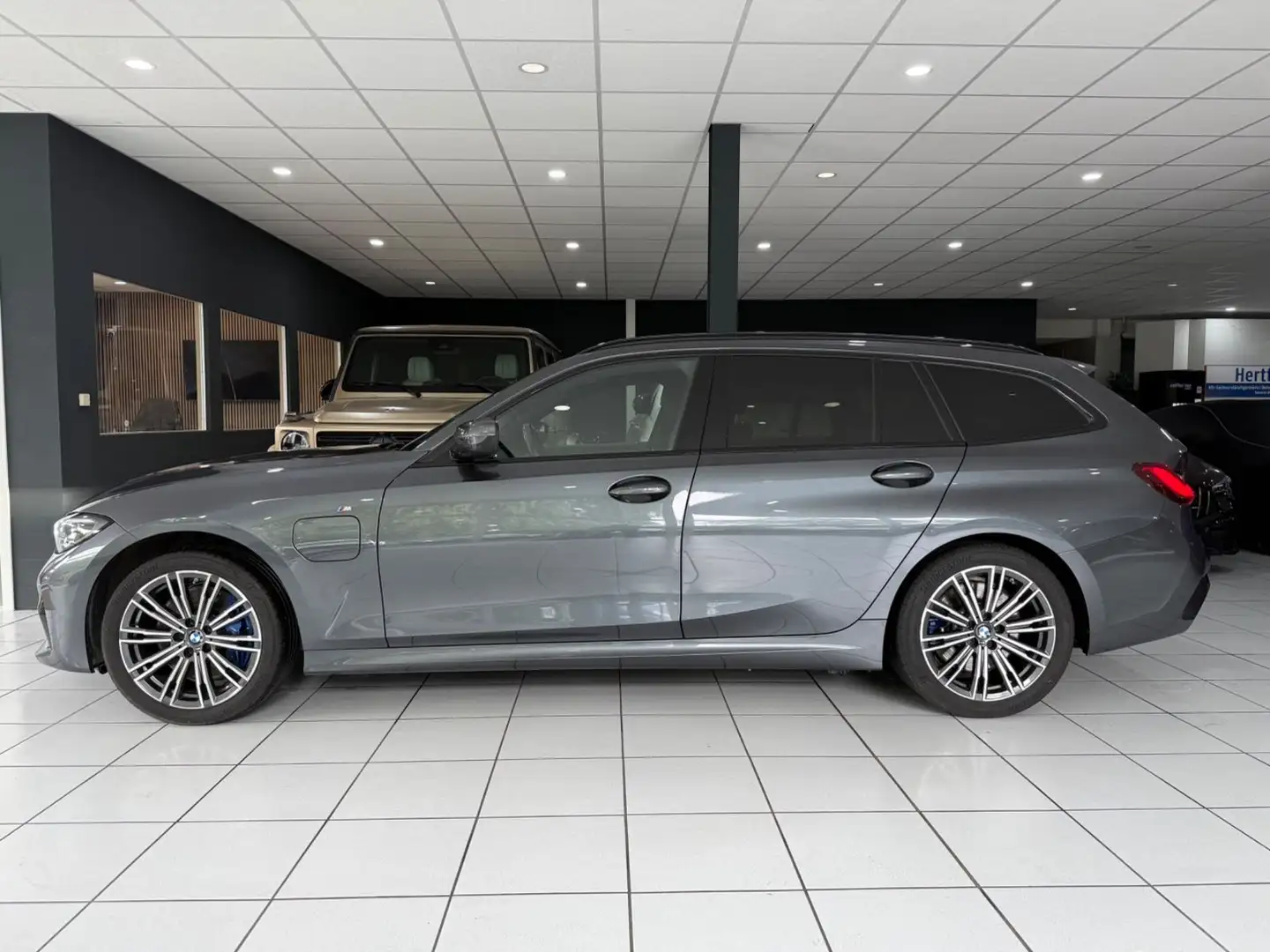 BMW 330 e G21 M-PAKET*LED-SCHW*ACC*SHADOW-LINE*PDC* Grau - 2