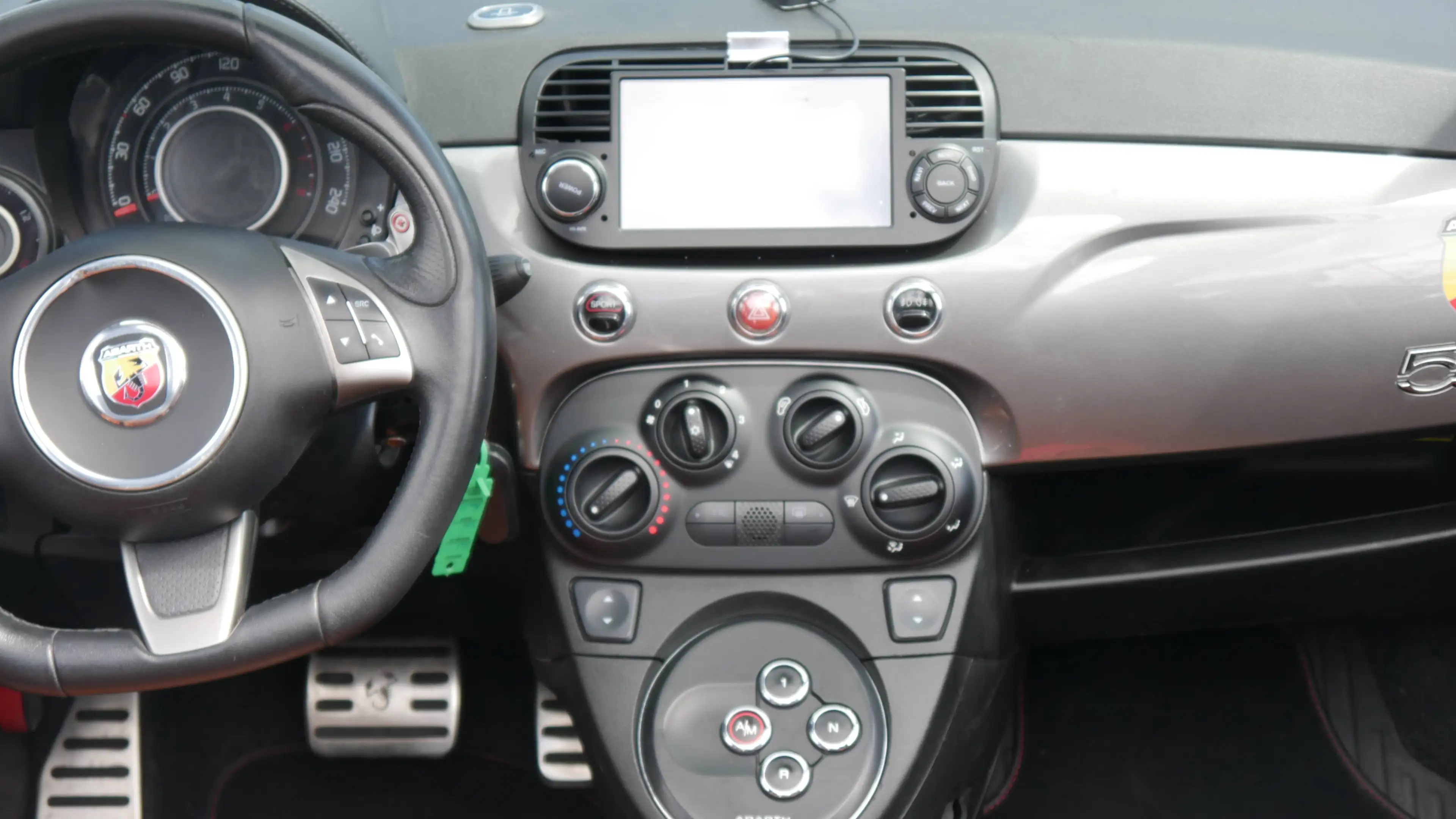 Abarth 500C 1.4 Bi-Xenon Einparkhilfe Klima el. Verdeck AUX — photo 9