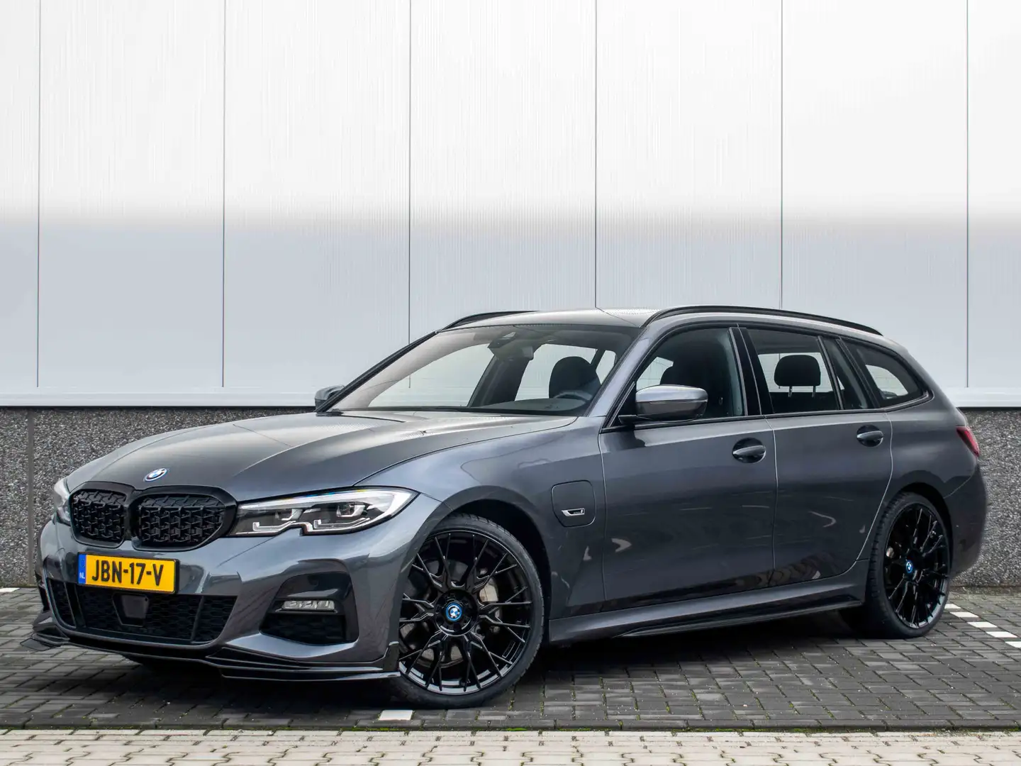 BMW 330 3-serie Touring 330e M-sport | Pano | Carplay | Tr Grijs - 1