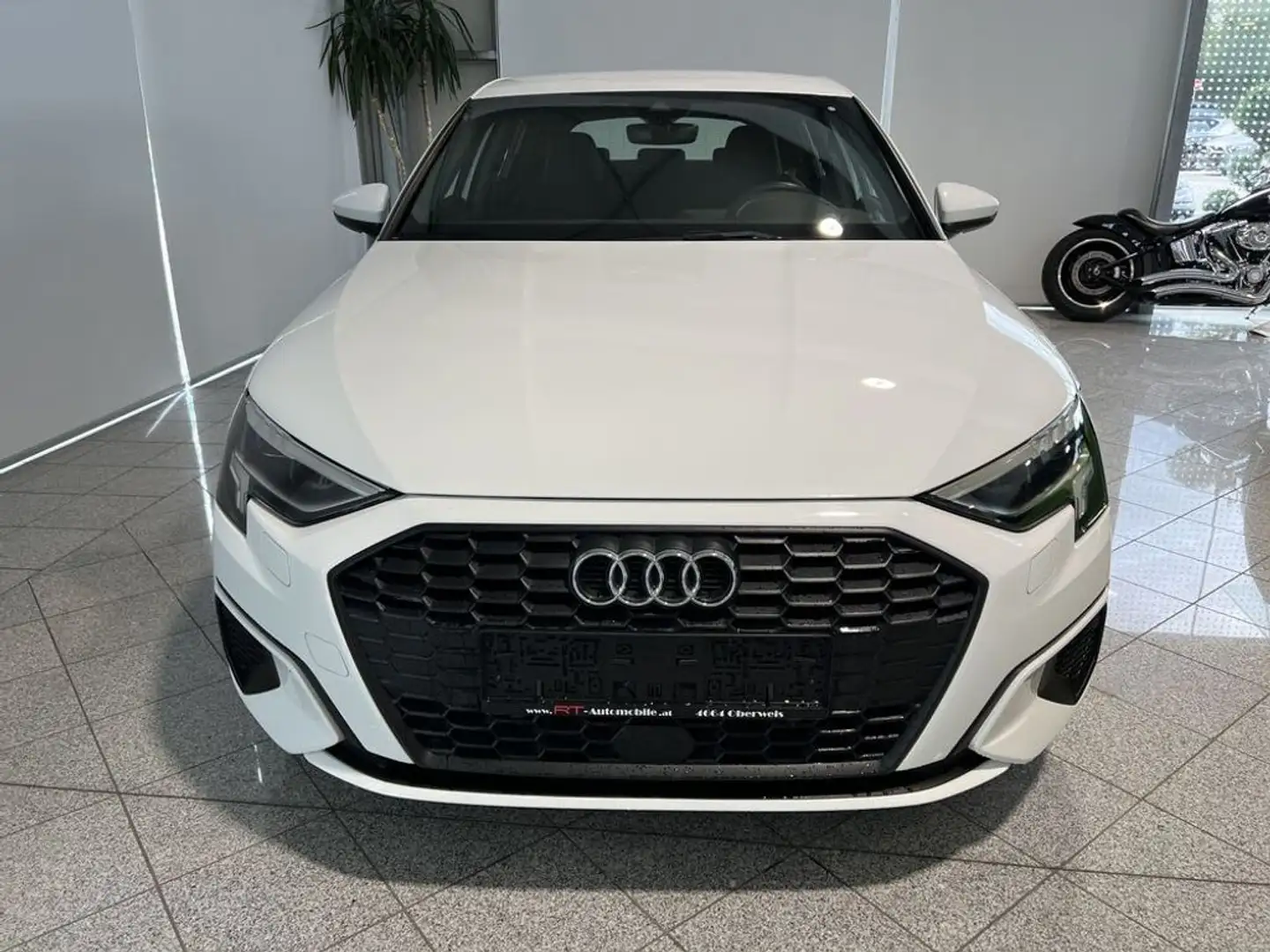 Audi A3 Spb 2,0TDi Weiß - 2