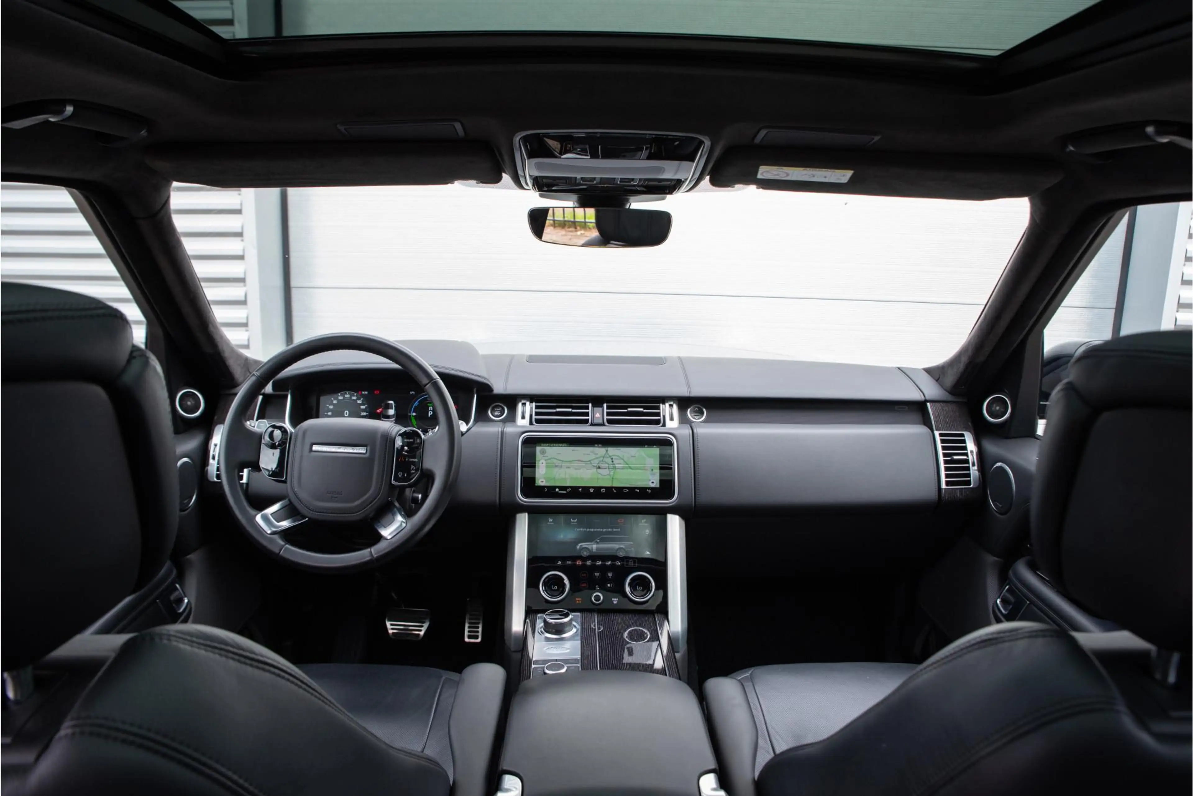 Land Rover Range Rover 2.0 P400e Autobiography Pano Dealer onderhouden — photo 2