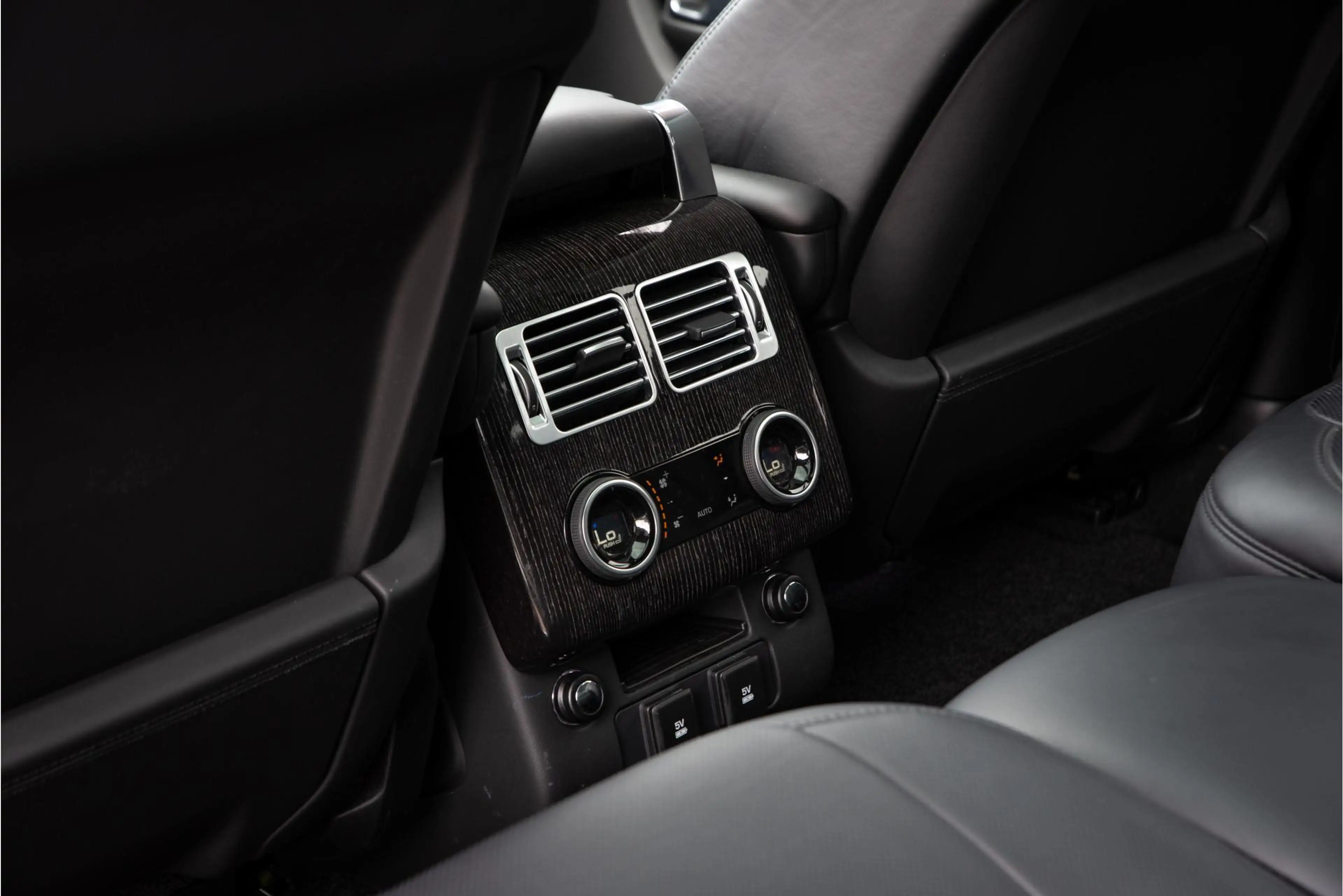Land Rover Range Rover 2.0 P400e Autobiography Pano Dealer onderhouden — photo 31